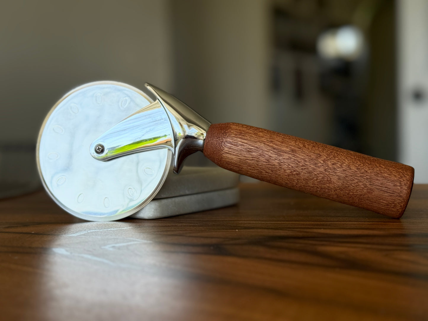 Handmade sapele pizza cutter